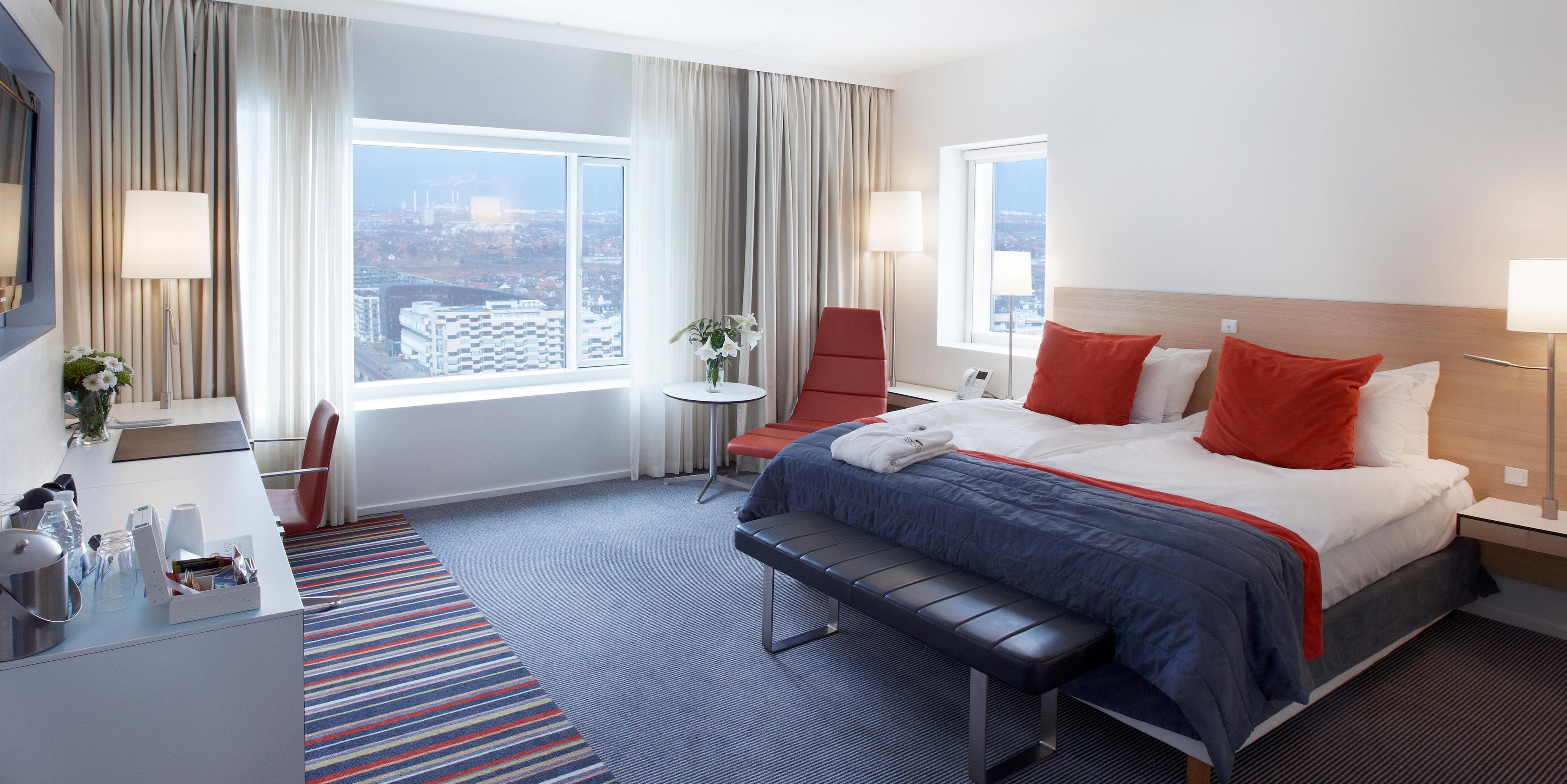 Crowne-plaza_room_2.jpg